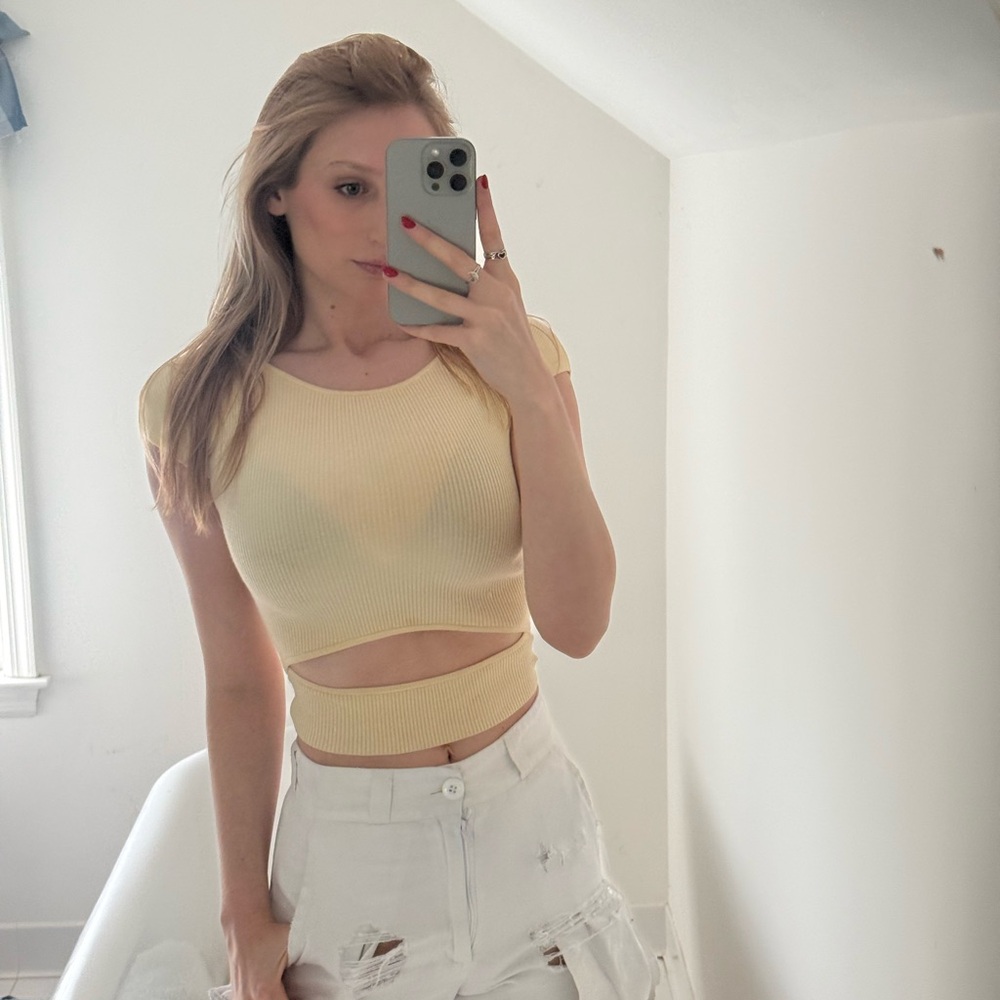 Aritzia / wilfred baby yellow cutout top